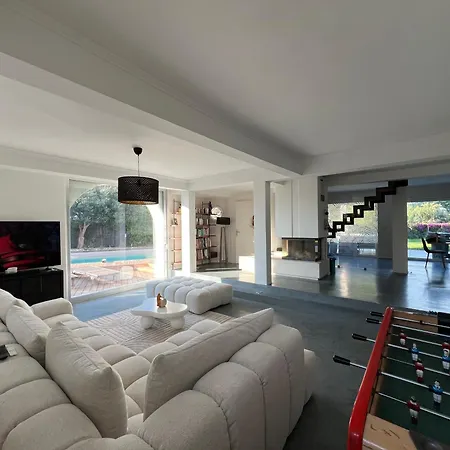 Superbe Piscine Proche Et Au Calme * Nice